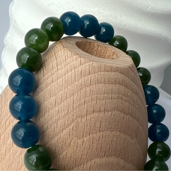 Green and Blue Jade Beaded Stretch Bracelet - Picture 5 of 15